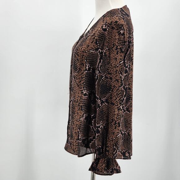 T Tahari Snakeskin Semi-Sheer V-Neck Blouse w/ Ruffle sleeve cuffs NWT Sz Large - Picture 5 of 8